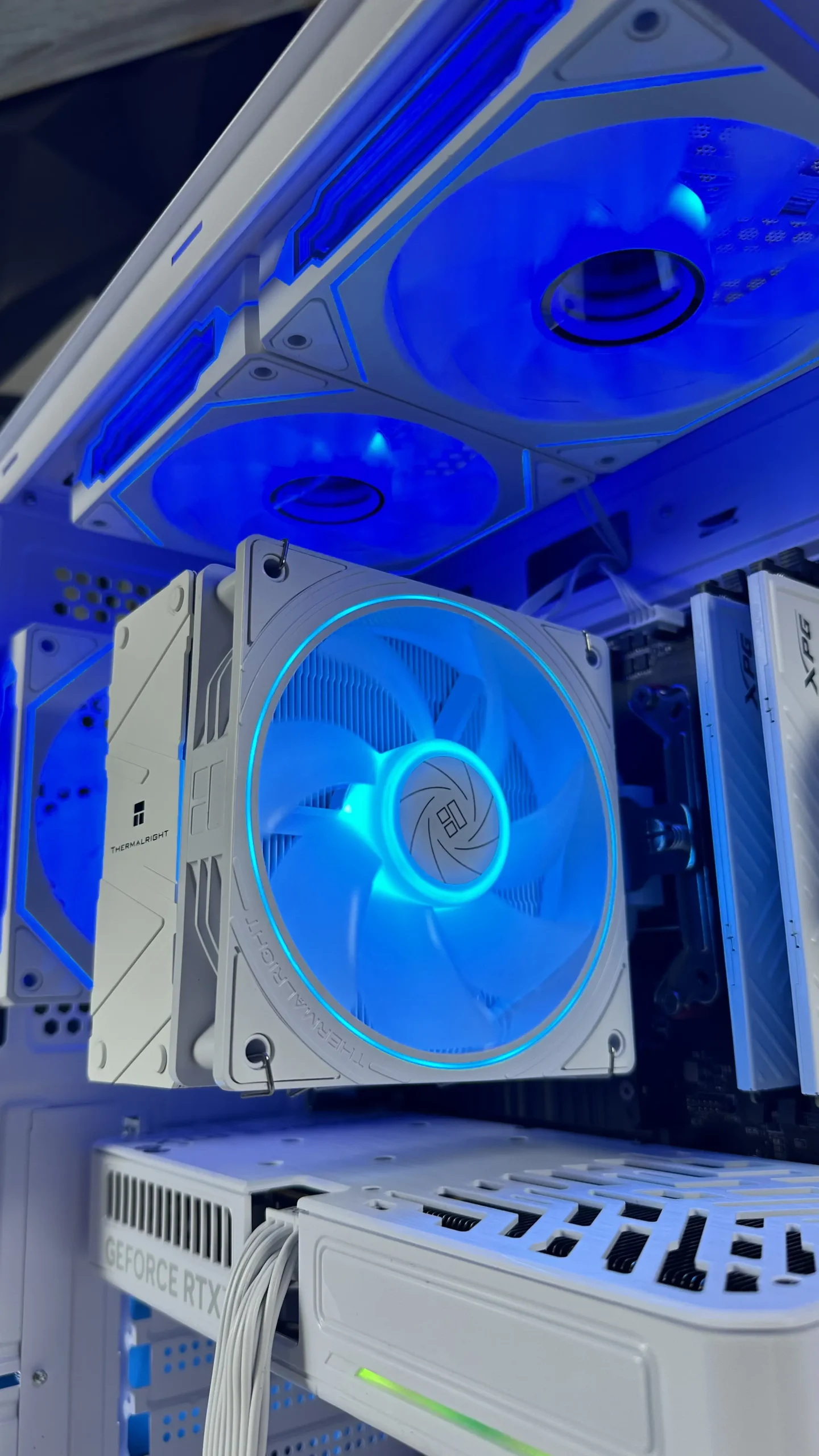 PC Gamer Gama Media - Streamer | Ryzen 5 8400F / RTX 5060 / 1Tb Almacenamiento / Sama 3321 - Imagen 4